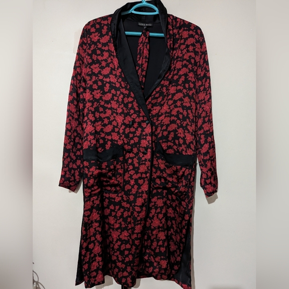 Love Stories Black and Red Floral Robe Size Medium Like New! - Picture 9 of 12